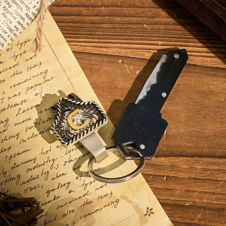 Portachiavi con lettera retrò western e coltello a forma di chiave - image 8