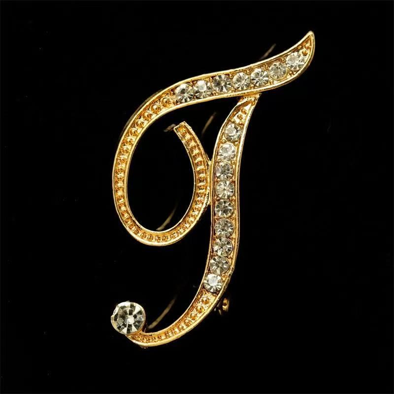 Spilla con iniziale in oro e argento e diamanti intarsiati - D'oro - T - image 17