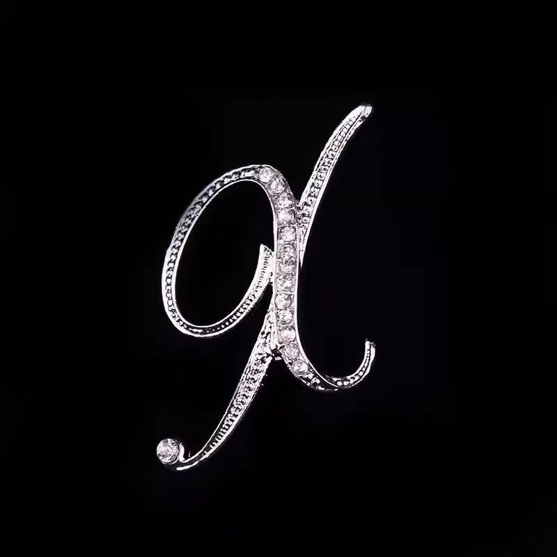 Spilla con iniziale in oro e argento e diamanti intarsiati - Argento - X - image 45