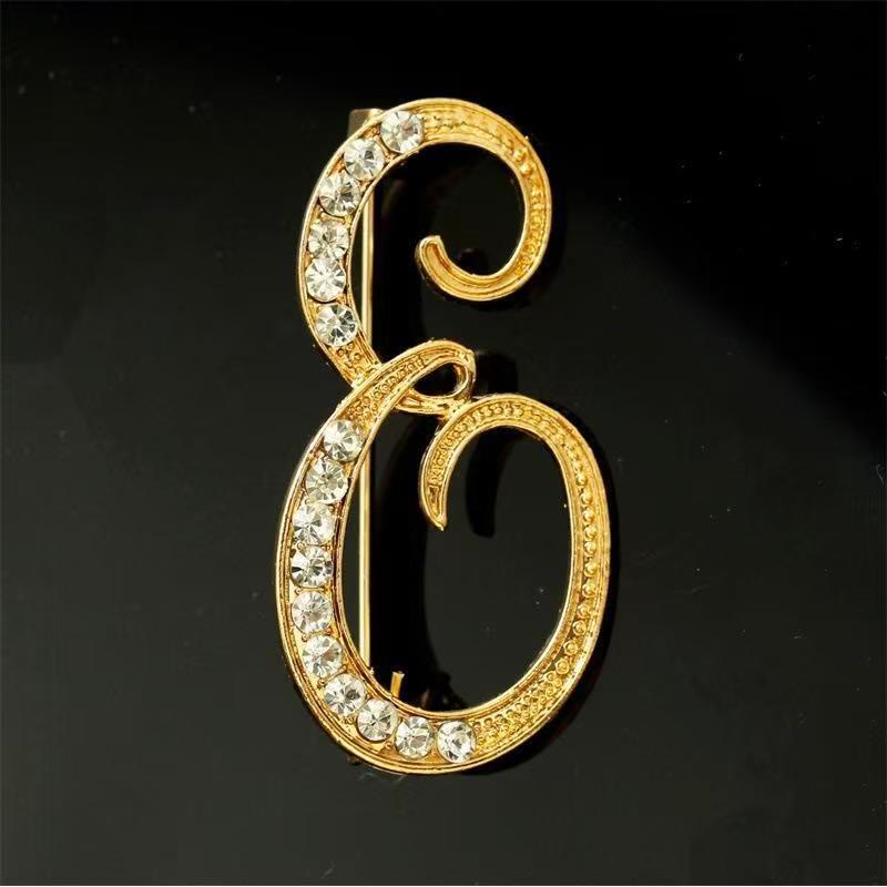 Spilla con iniziale in oro e argento e diamanti intarsiati - D'oro - E - image 4