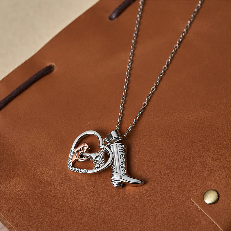 Collana in stile western con testa di cavallo e stivale a forma di cuore in argento. - image 1