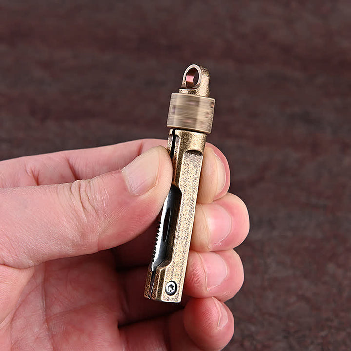 Mini coltello pieghevole vintage con manico in ottone e dadi rotanti, strumento EDC (Everyday Carry). - image 3