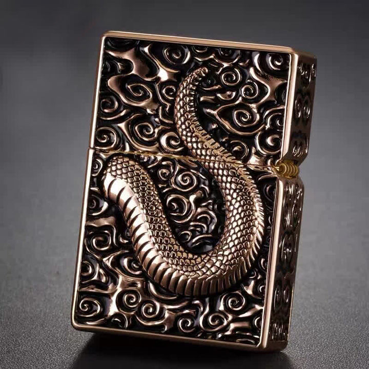 Accendino a cherosene ricaricabile Cobra serpente nero e oro - image 1