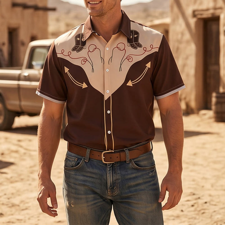 Camicia da uomo a maniche corte con stampa di stivali da cowboy in stile retrò western. - Marrone - 5XL - image 0