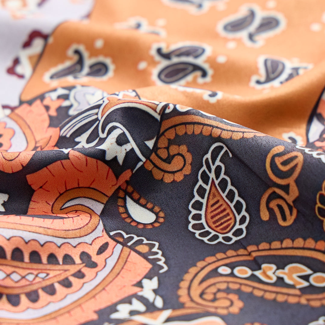 Camicia casual marrone scuro con stampa paisley patchwork. - image 6