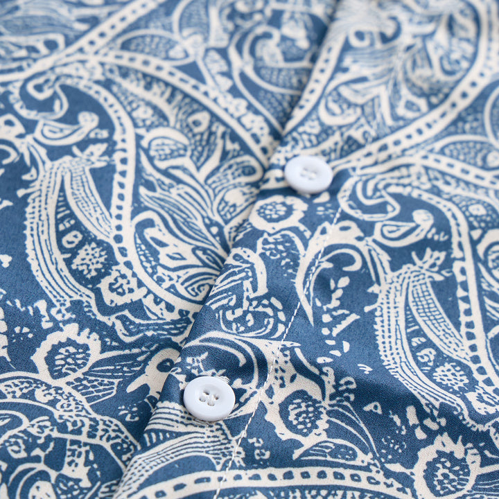 Camicia a maniche corte blu navy e beige con stampa paisley, dallo stile casual. - image 5