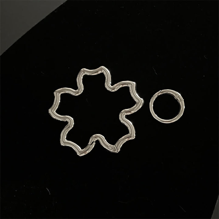 Collezione di portachiavi da campeggio in metallo dalle forme astratte gotiche - Fiore d'argento - image 11