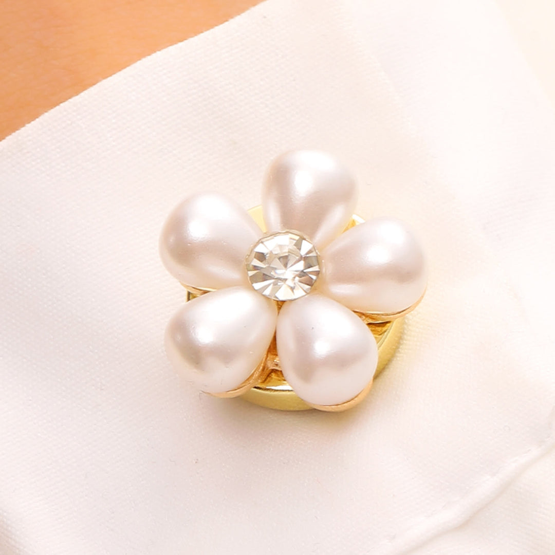 1 paio di eleganti copribottoni a scatto con motivo a margherita e perle per camicia. - image 1