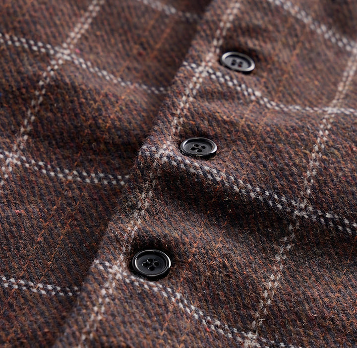 Gilet da uomo a quadri con revers a tacca, ideale per feste e occasioni informali. - image 8
