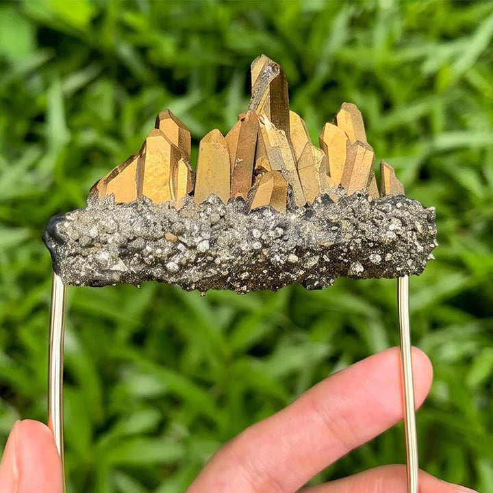 Spilla da taschino a forma di corona in cristallo naturale, realizzata a mano. - Oro - image 10
