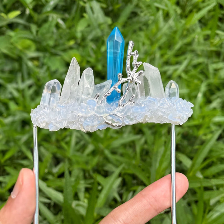 Spilla da taschino a forma di corona in cristallo naturale, realizzata a mano. - Blu e bianco - image 13
