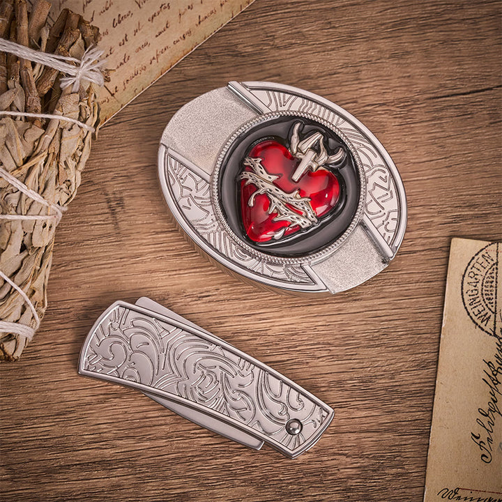 Cintura in pelle con fibbia a coltello pieghevole nascosto raffigurante il Sacro Cuore sanguinante con spine. - image 10