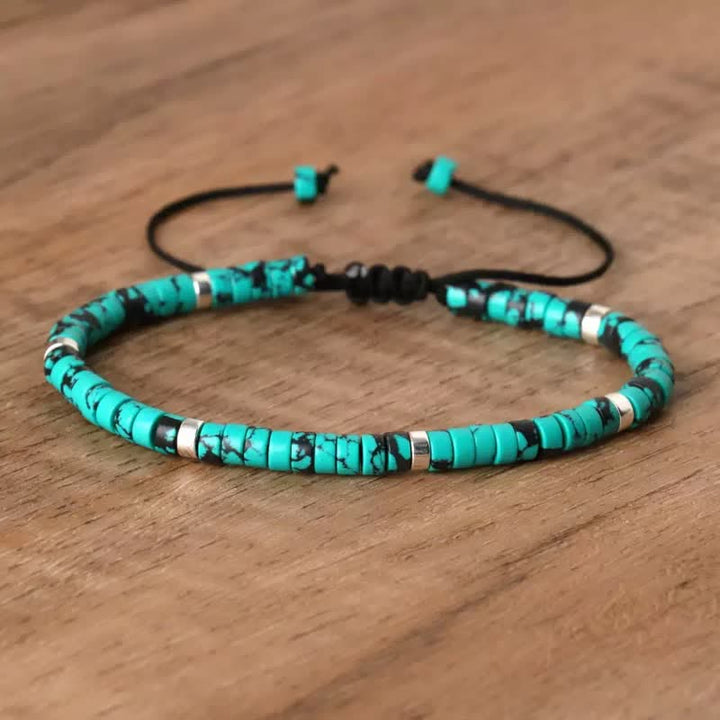 Bracciale regolabile con cordino e perline turchesi a disco. - Verde - image 3
