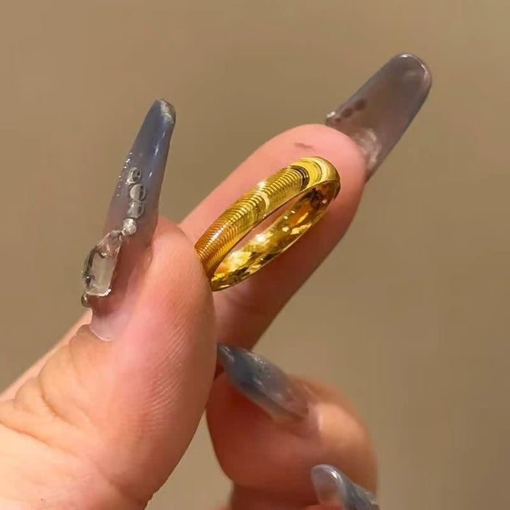 Anello a onda minimalista con texture, perfetto per tutti i giorni e dallo stile cool girl. - image 7