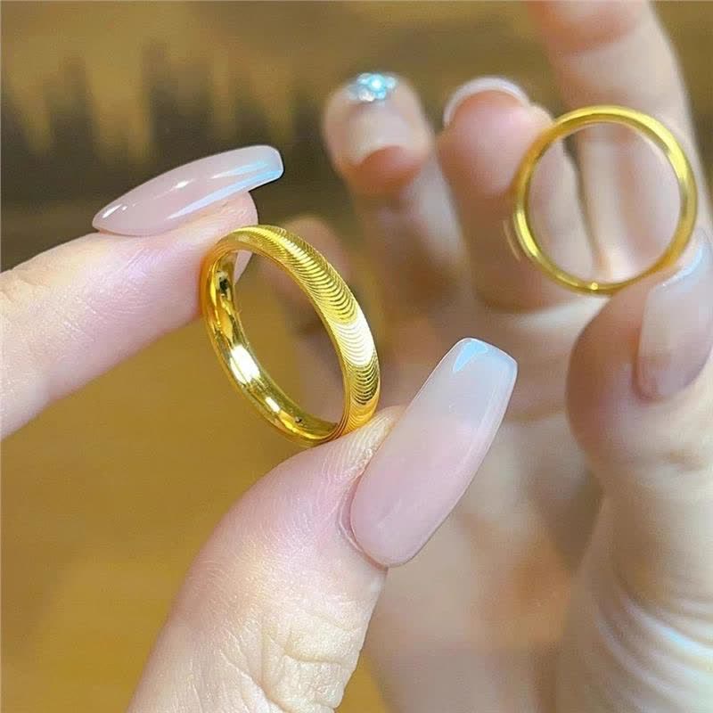 Anello a onda minimalista con texture, perfetto per tutti i giorni e dallo stile cool girl. - image 5