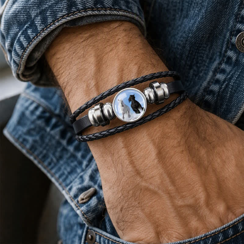 Bracciale regolabile in pelle con ciondolo a forma di testa di cavallo e perline di vetro. - image 1
