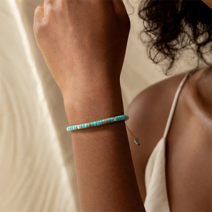 Bracciale regolabile con cordino e perline turchesi a disco. - image 1