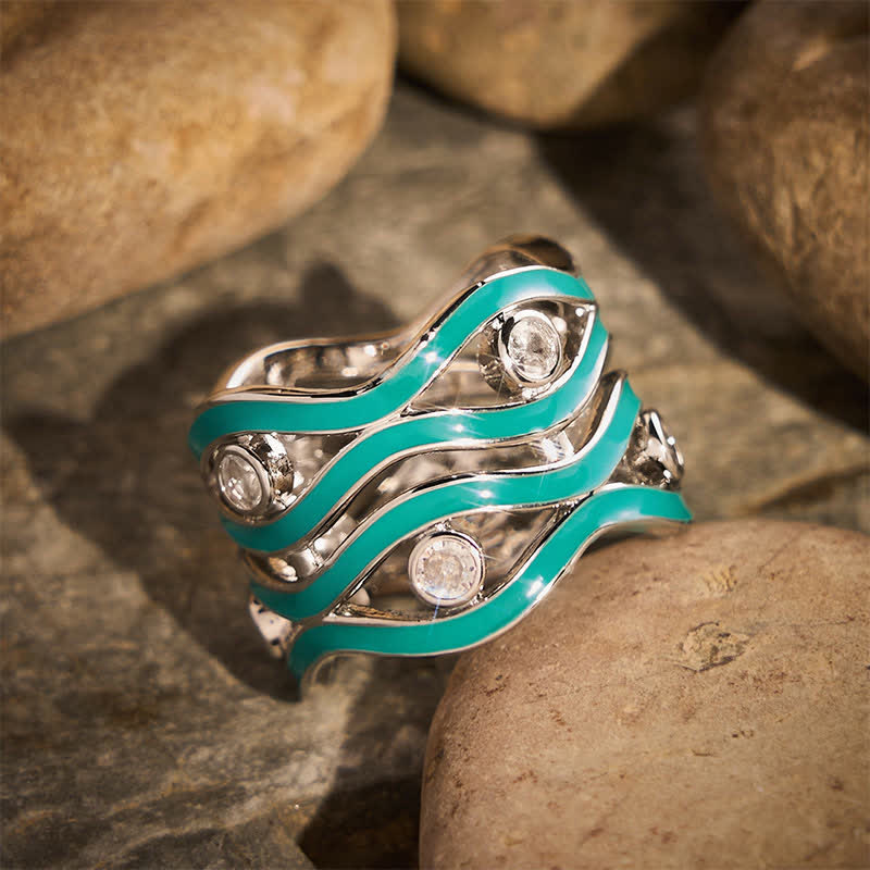 Anello da donna con pietra smaltata a onde sovrapposte - image 2