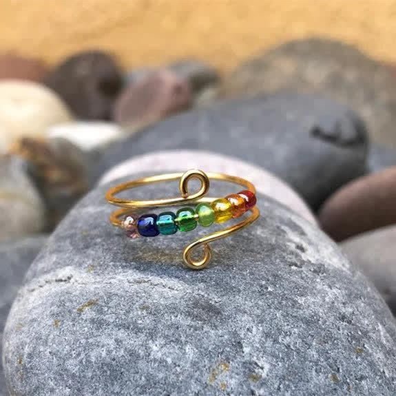 Anello antistress colorato con perline arcobaleno per la decompressione estetica - image 1