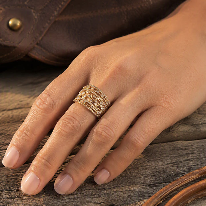 Anello da donna a fascia larga con pavé di zirconi. - image 6