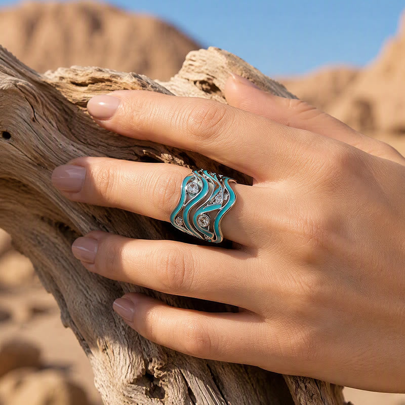 Anello da donna con pietra smaltata a onde sovrapposte - image 1