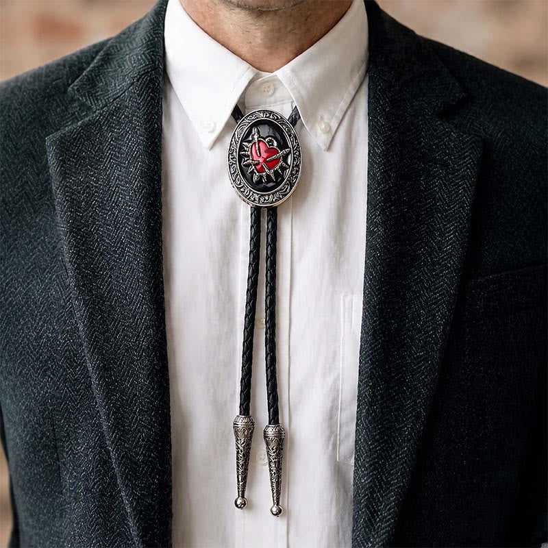 Cravatta bolo gotica con cuore fiammeggiante in smalto nero stile western - image 1