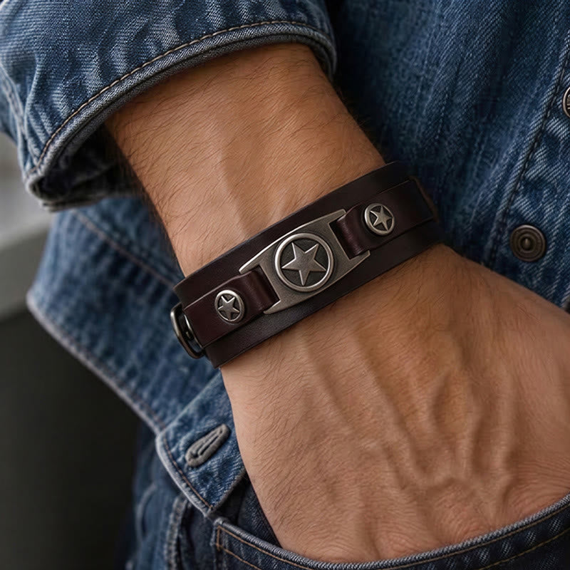 Bracciale rigido vintage in pelle con stelle borchiate e chiusura a spilla. - image 1