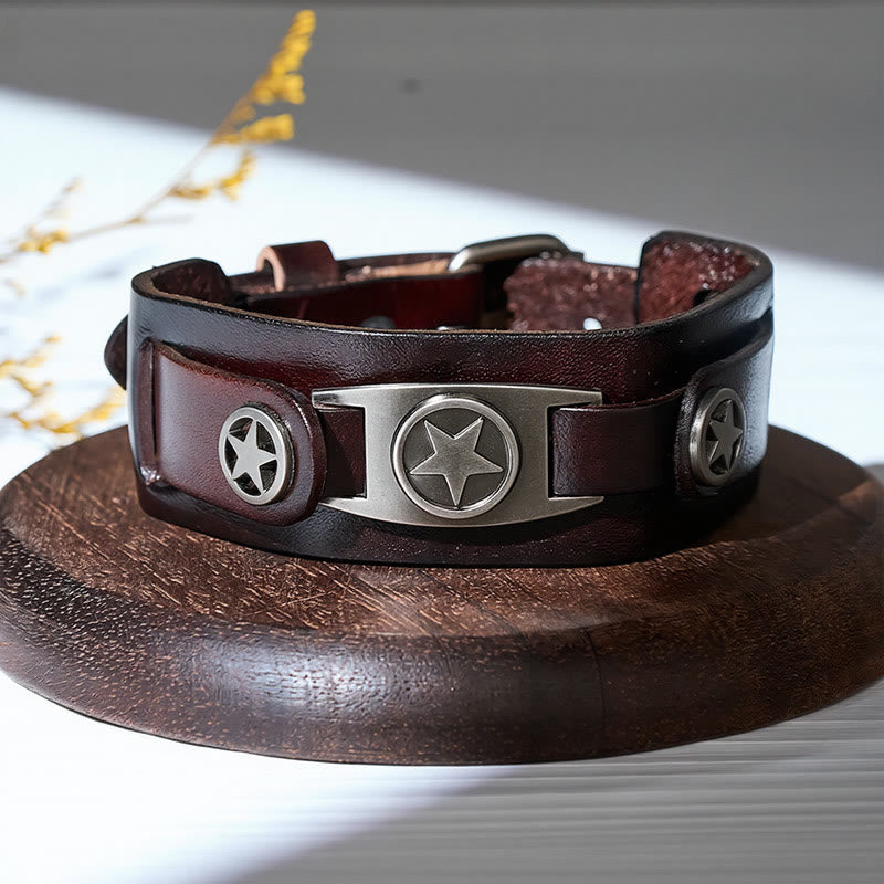 Bracciale rigido vintage in pelle con stelle borchiate e chiusura a spilla. - image 4