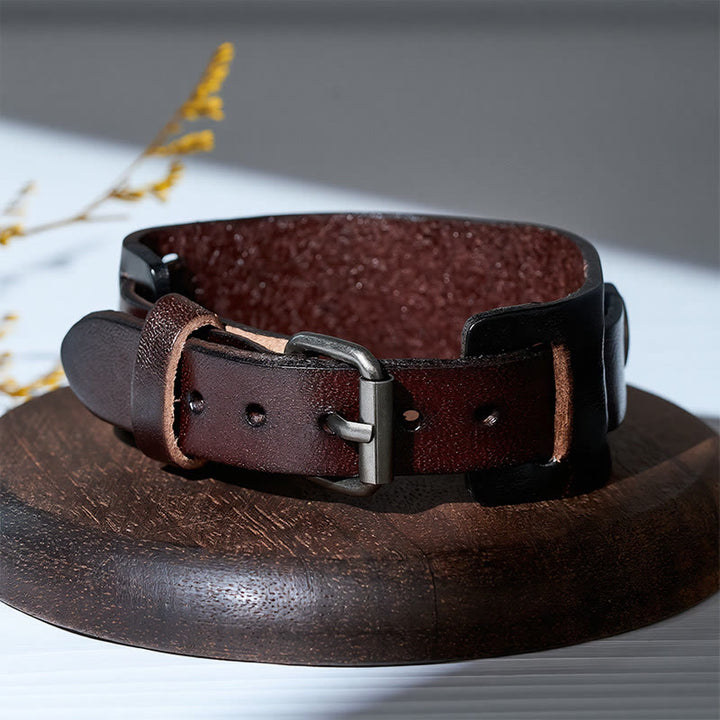 Bracciale rigido vintage in pelle con stelle borchiate e chiusura a spilla. - image 6