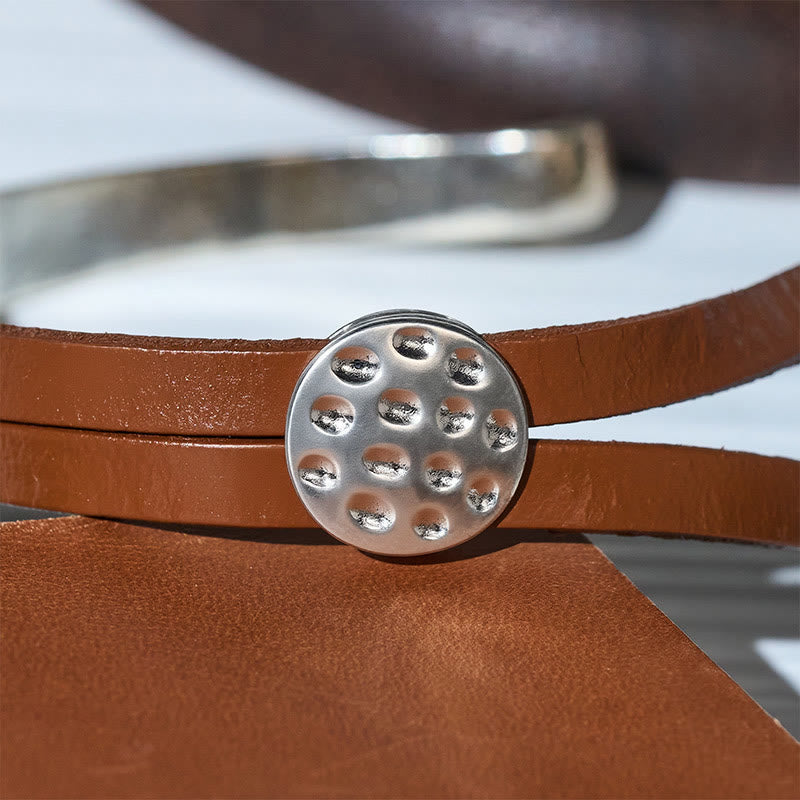Bracciale da uomo moderno e minimalista in metallo e pelle. - image 7