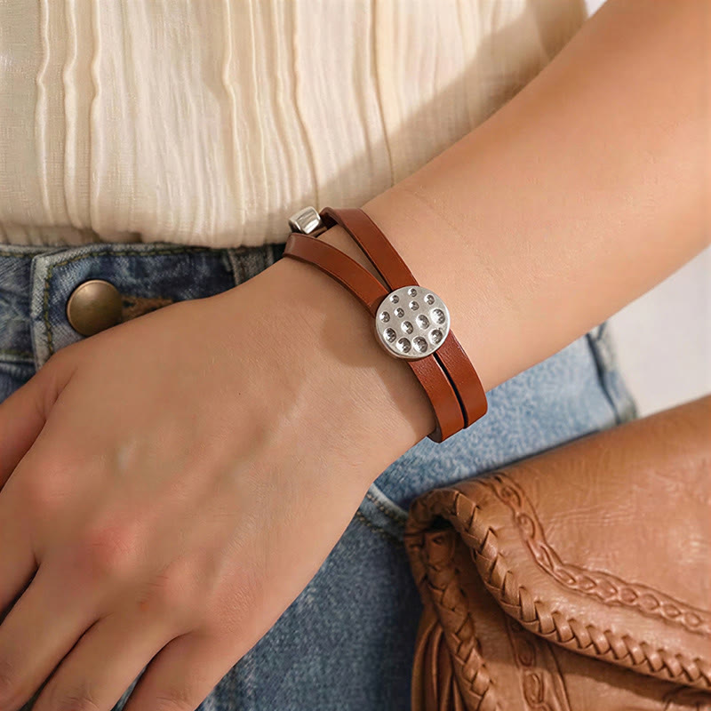 Bracciale da uomo moderno e minimalista in metallo e pelle. - image 2