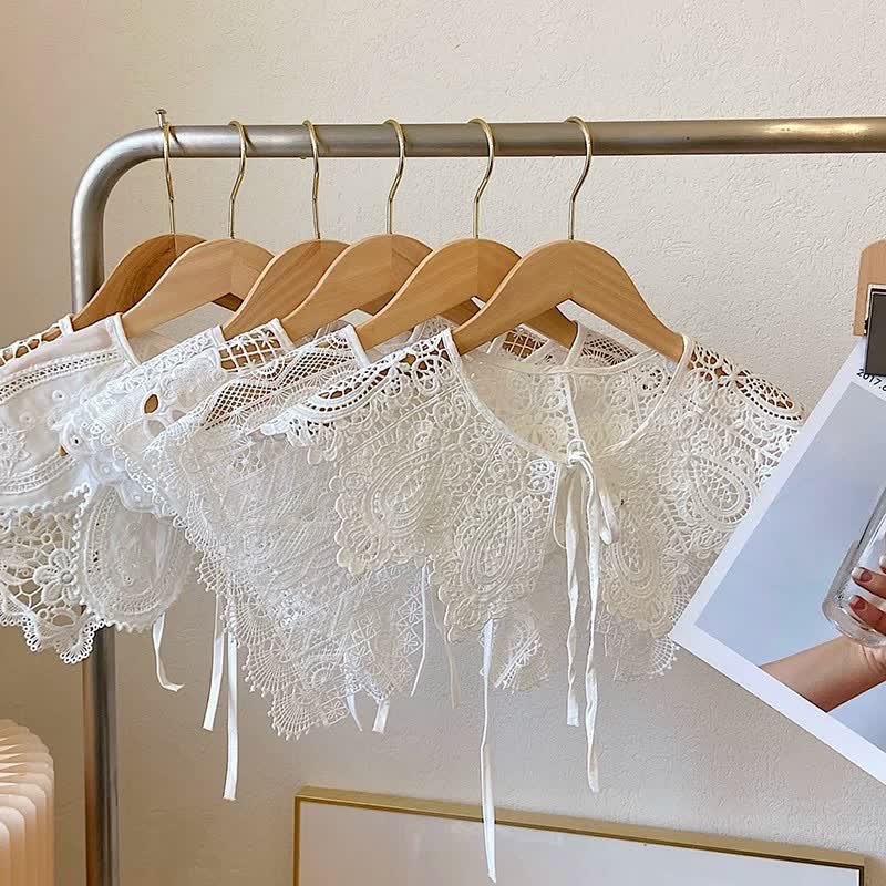 Mantellina da donna bianca all'uncinetto con pizzo e colletto finto removibile. - image 2