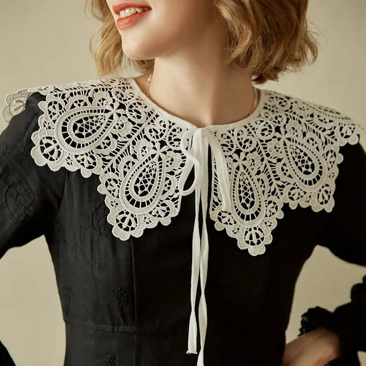 Mantellina da donna bianca all'uncinetto con pizzo e colletto finto removibile. - image 0