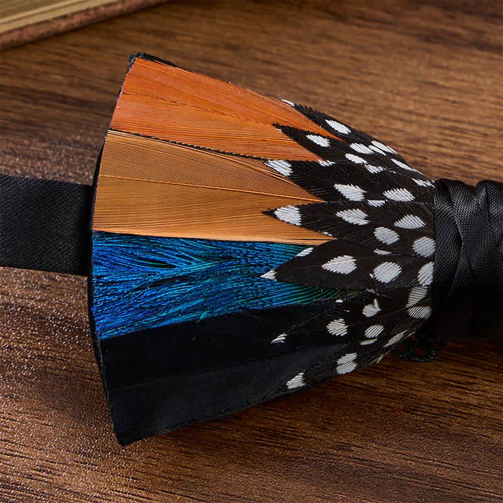 Papillon con piuma, fantasia a pois arancioni e blu "Savanna Spots", con spilla da bavero. - image 3