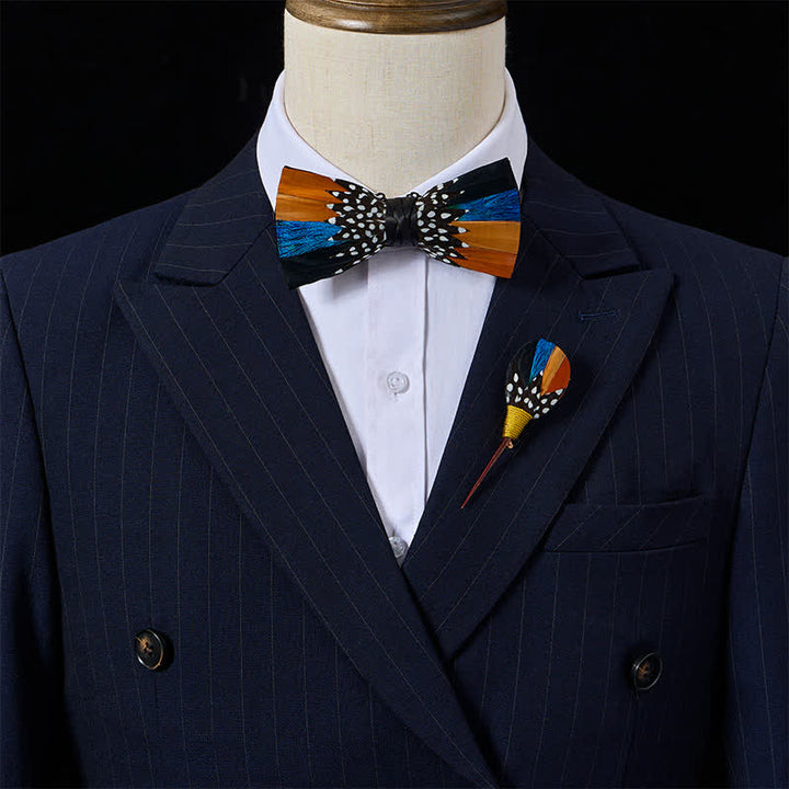 Papillon con piuma, fantasia a pois arancioni e blu "Savanna Spots", con spilla da bavero. - image 1