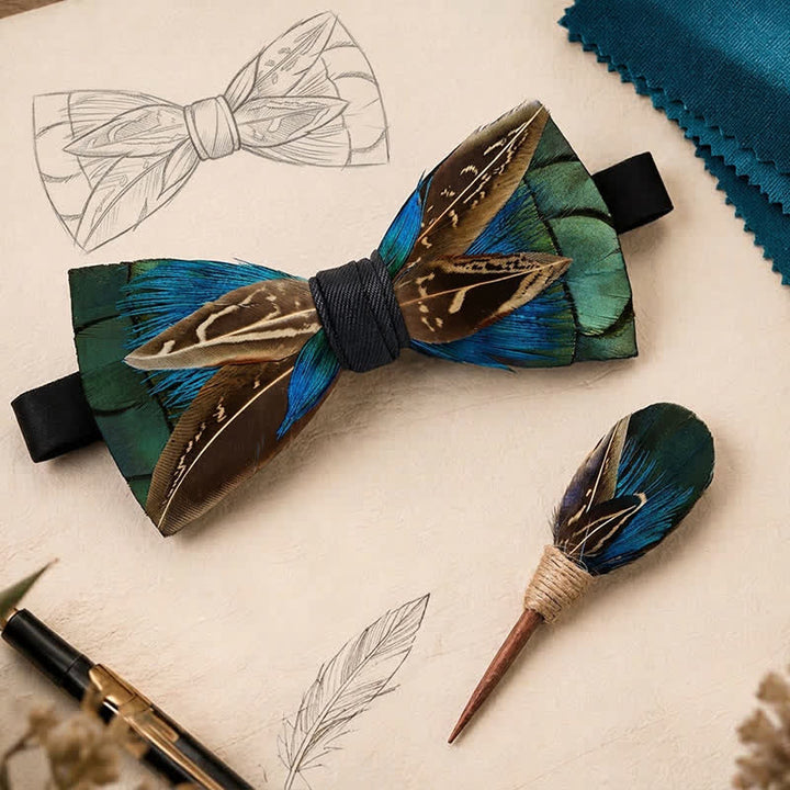 Papillon con piuma Woodland Noble nei colori verde foresta e marrone fagiano, con spilla da bavero. - image 0