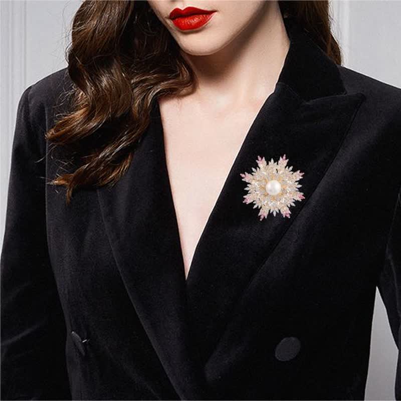 Spilla da donna con fiore di perle e fiocco di neve - image 3