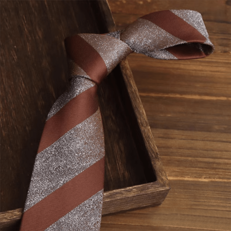 Cravatta a righe marrone e grigio da uomo - image 1