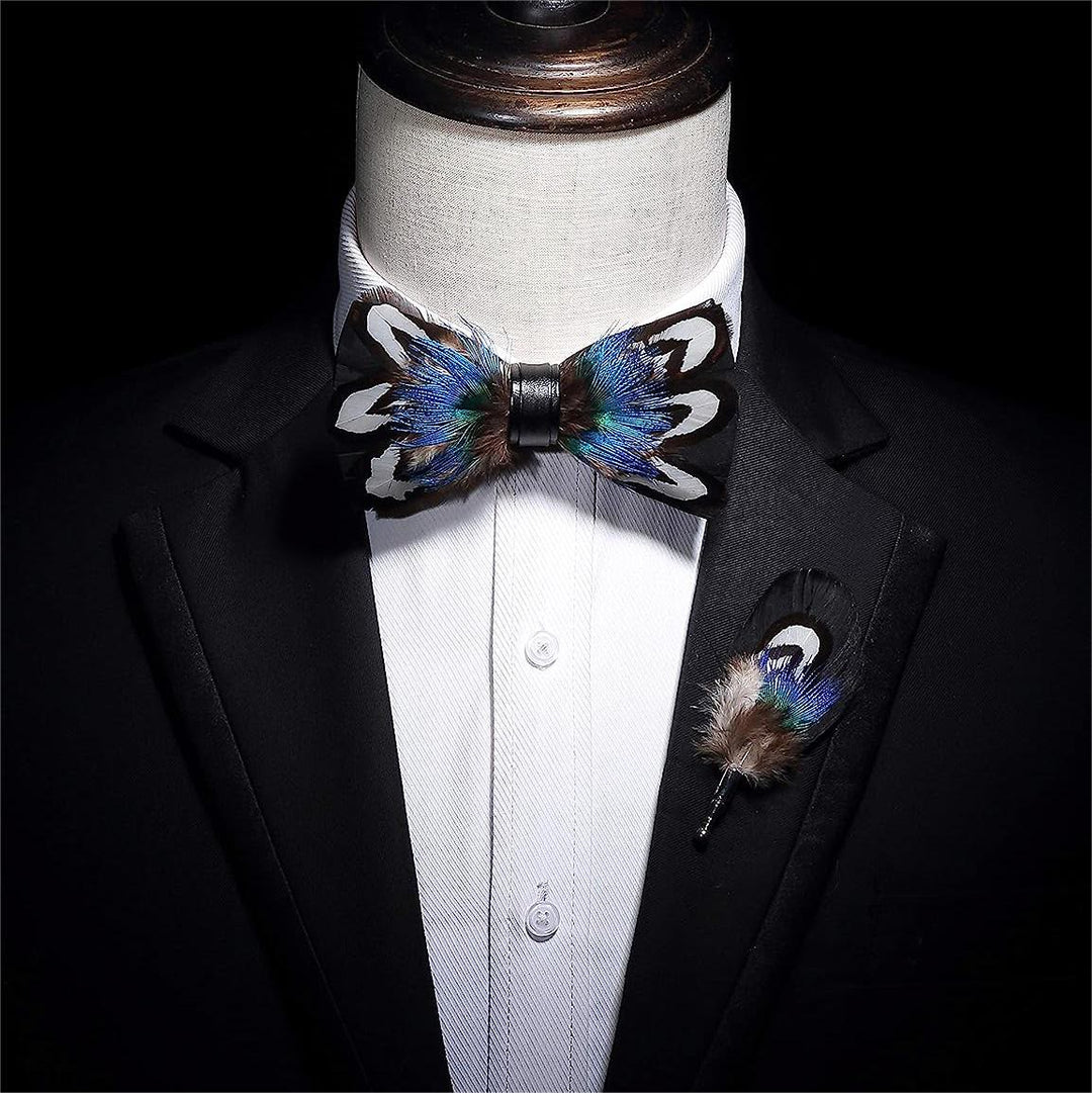 Papillon blu e nero con piume di pavone nobili e spilla da bavero - image 2