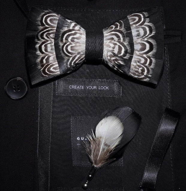 Papillon con piume a strisce di tigre in bianco e nero con spilla da bavero - Adulto - image 0