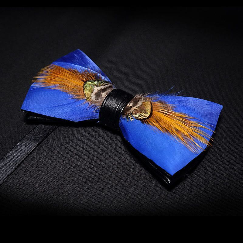 Papillon con piume di sole blu e oro con spilla da bavero - image 1