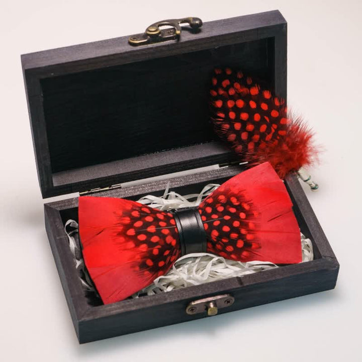 Papillon con piume di fringuello rosso e nero per bambini con spilla da bavero - image 7