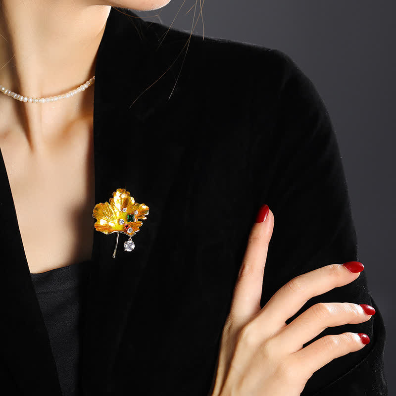 Spilla da donna con foglia d'acero in oro - image 1