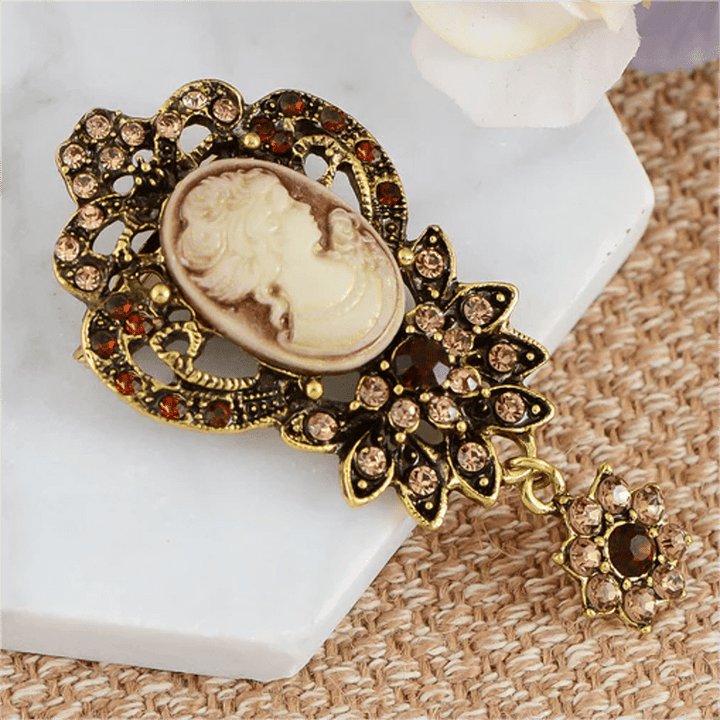 Spilla da donna con cammeo antico e fiore - image 2