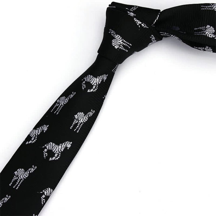 Cravatta da uomo nera sottile in twill con motivi zebrati - image 1