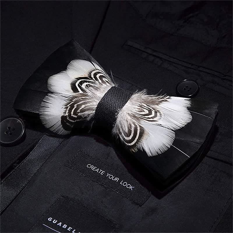 Papillon con stampa tigre in bianco e nero e spilla da bavero - image 1