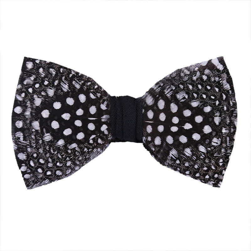 Papillon con piume a pois bianchi e neri con spilla da bavero - Bianco e nero - image 0