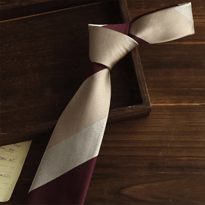 Cravatta a righe diagonali beige e bordeaux da uomo - image 1