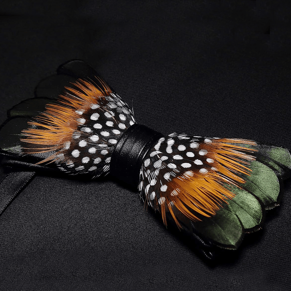 Papillon vintage con piume verde foresta e arancione per bambini con spilla da bavero - image 1