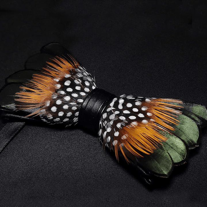 Papillon vintage con piume verde foresta e arancione per bambini con spilla da bavero - image 1